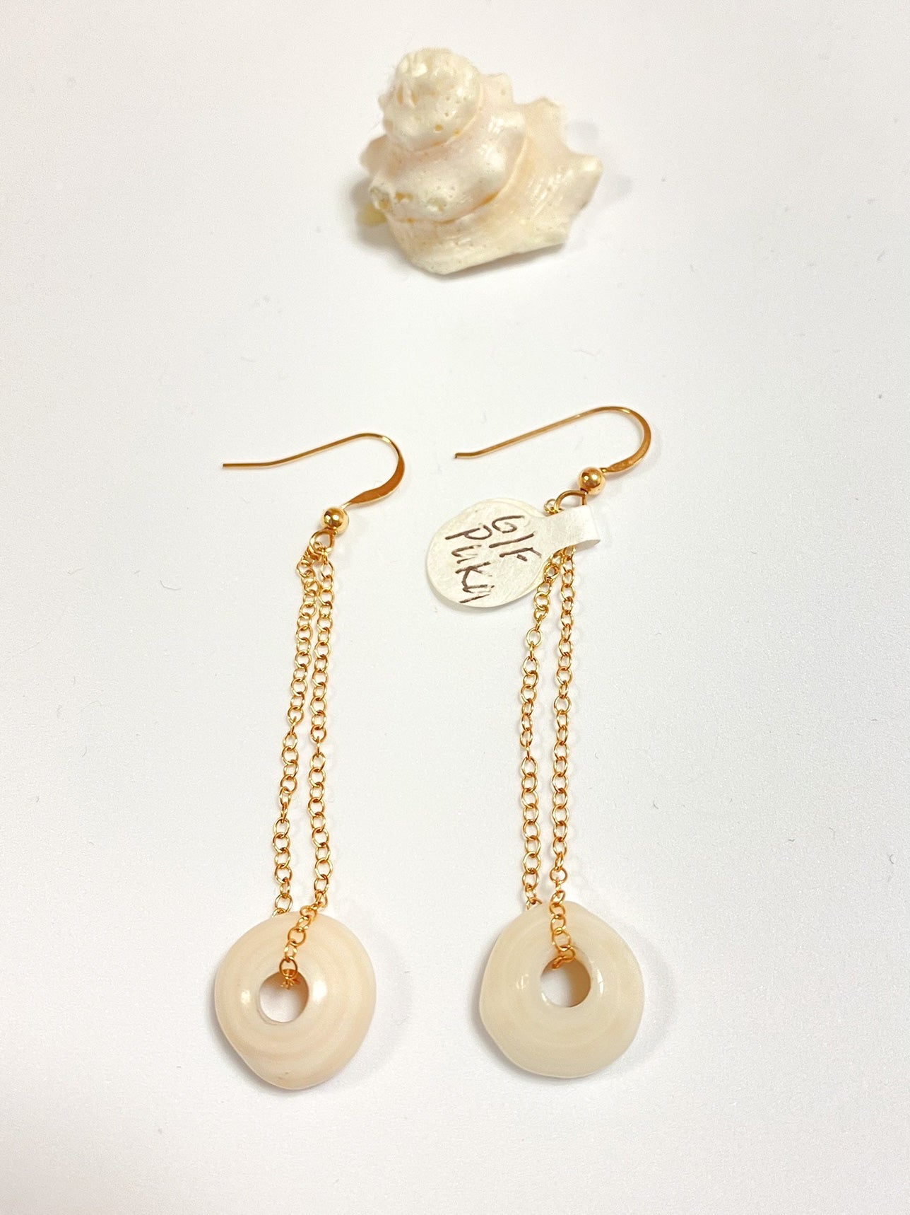 プカシェルピアス